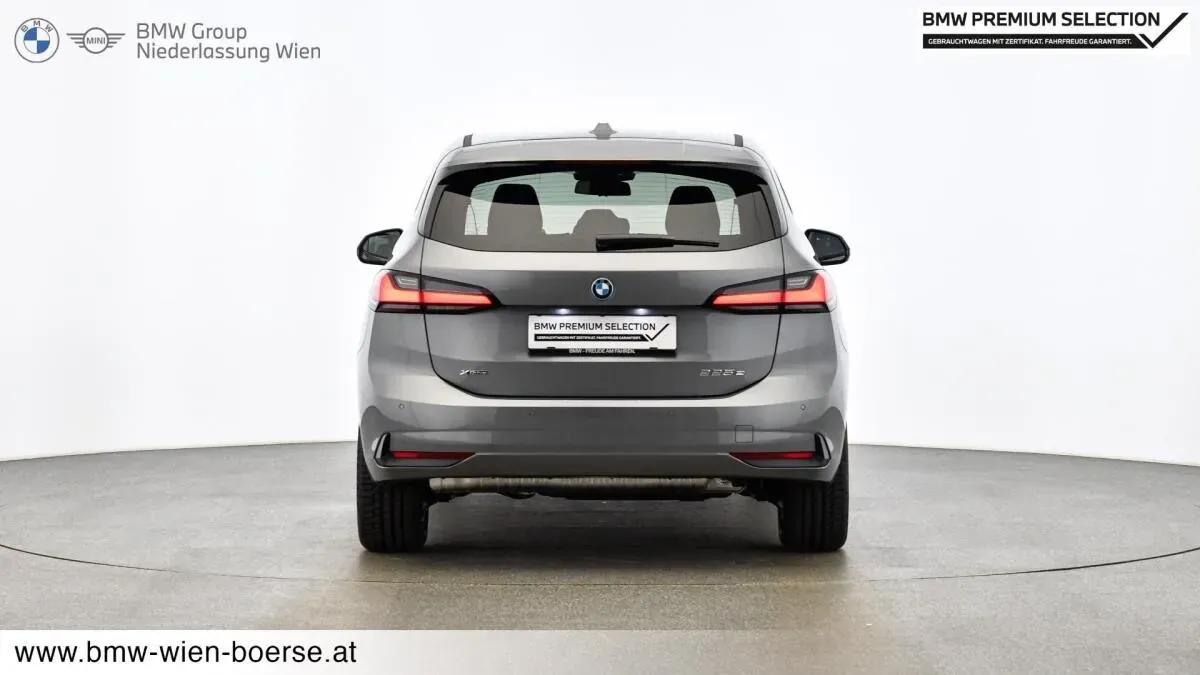 BMW 2 Series 2025 photo 2