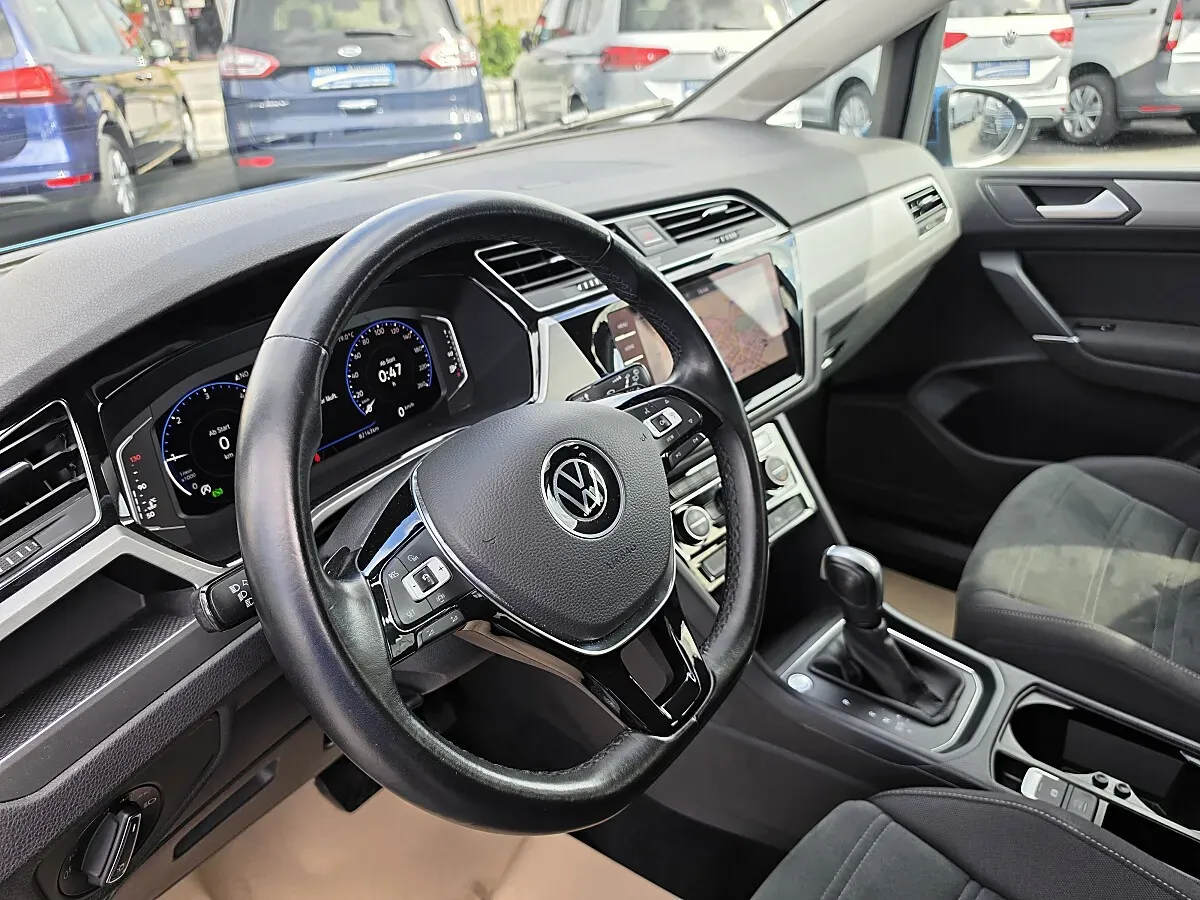 Volkswagen Touran 2022 photo 3