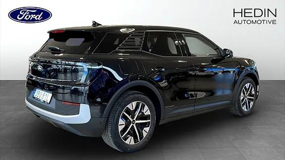 Ford Explorer 2026 photo 2
