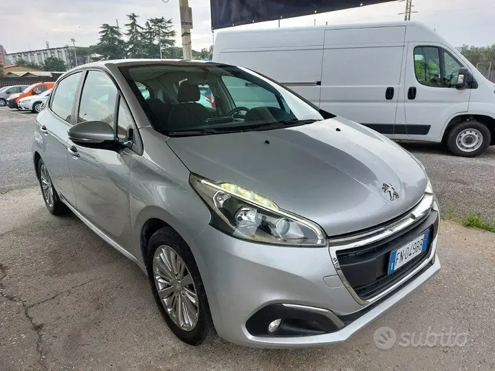 Peugeot 208 2018 photo 3