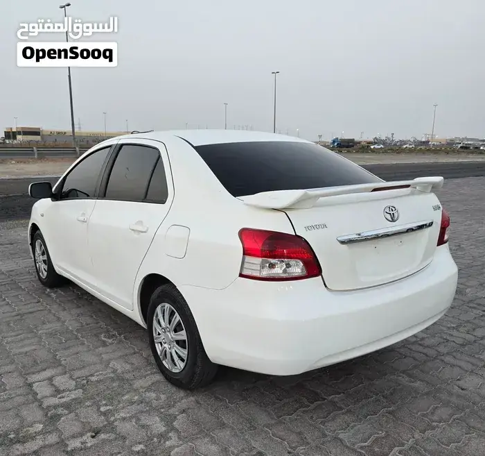 Toyota Yaris 2012 photo 4