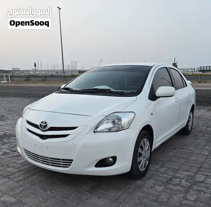 Toyota Yaris 2012 photo 2
