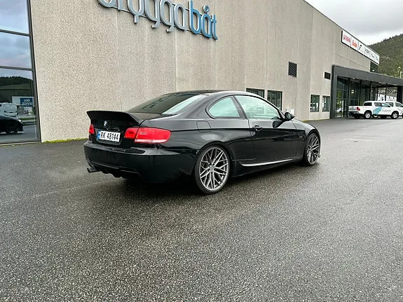 BMW 320I 2009 photo 2