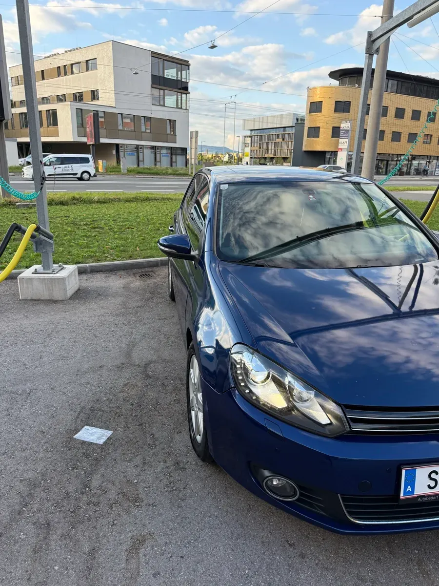 Volkswagen Golf 2011 photo 2