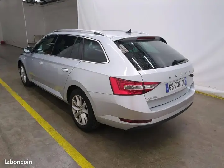 Skoda Superb 2023 photo 2