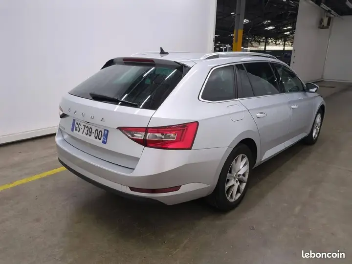 Skoda Superb 2023 photo 3