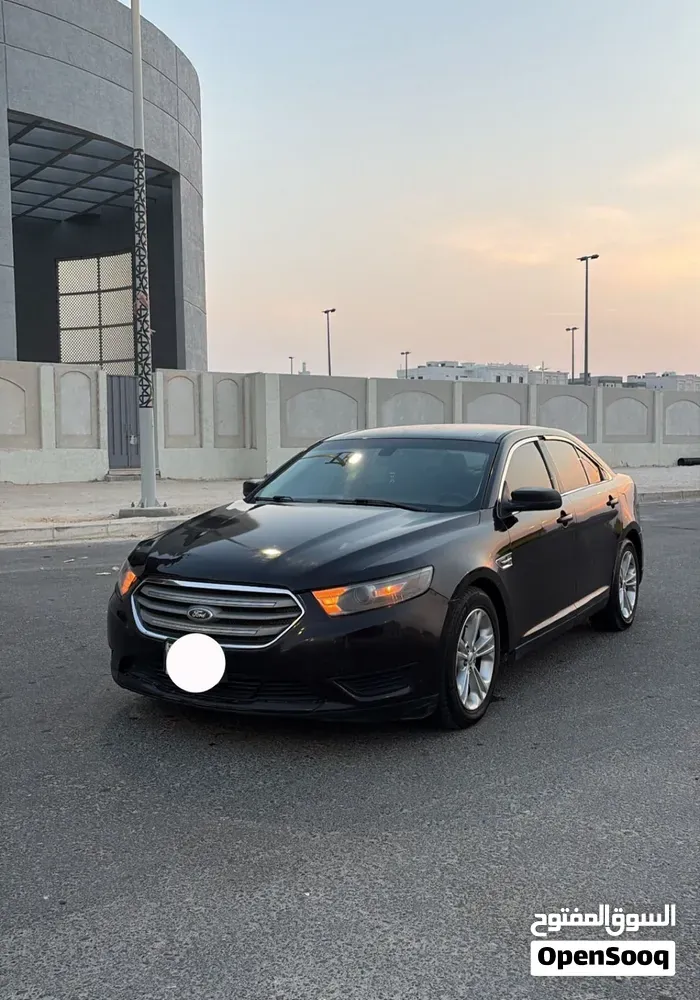 Ford Taurus 2014 photo 2