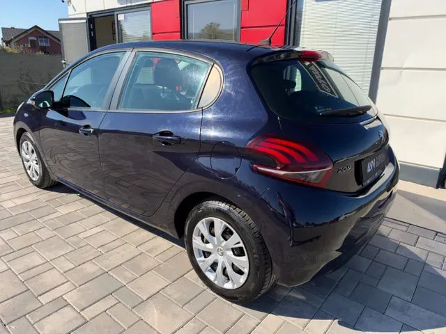 Peugeot 208 2018 photo 3
