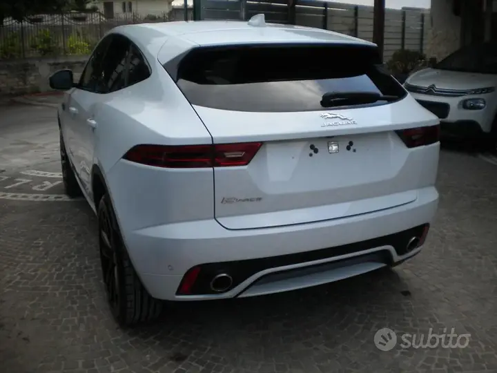 Jaguar E-Pace 2018 photo 4