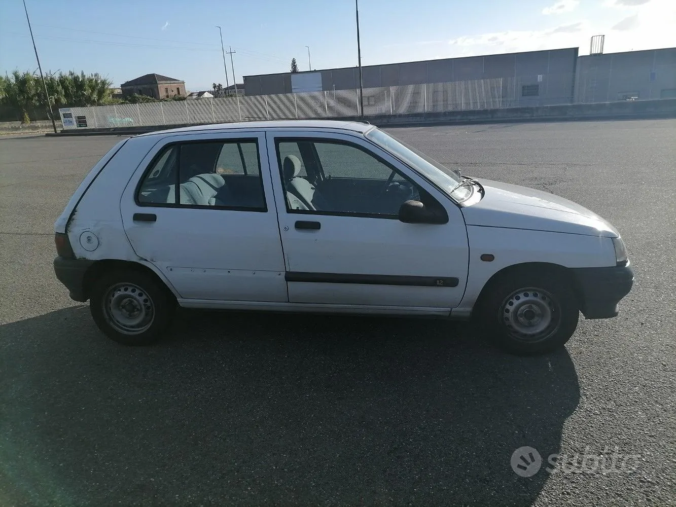 Renault Clio 1996 photo 2