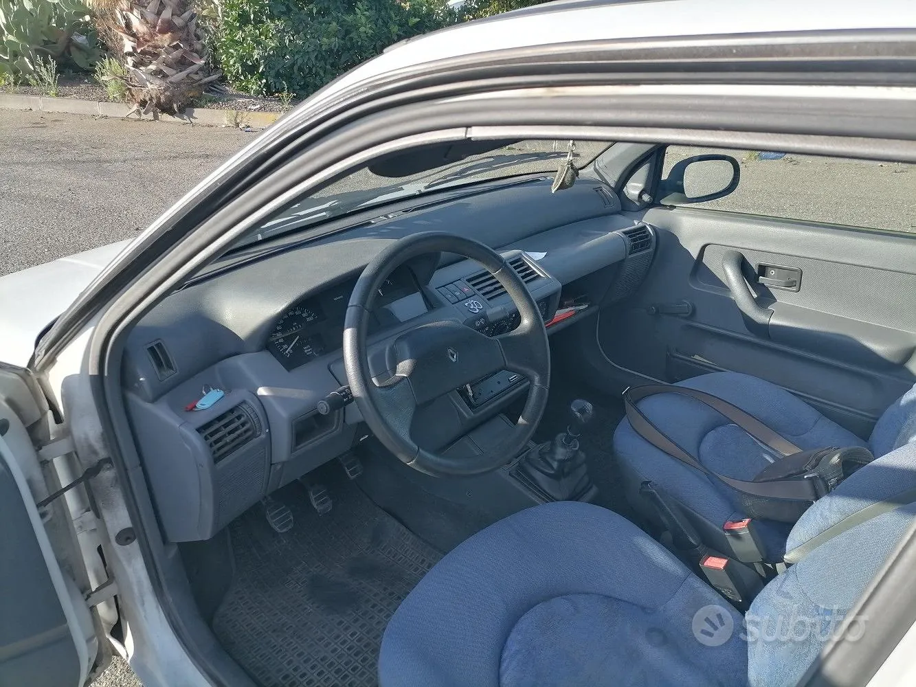 Renault Clio 1996 photo 5