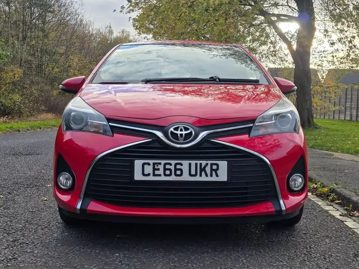 Toyota Yaris 2016 photo 2
