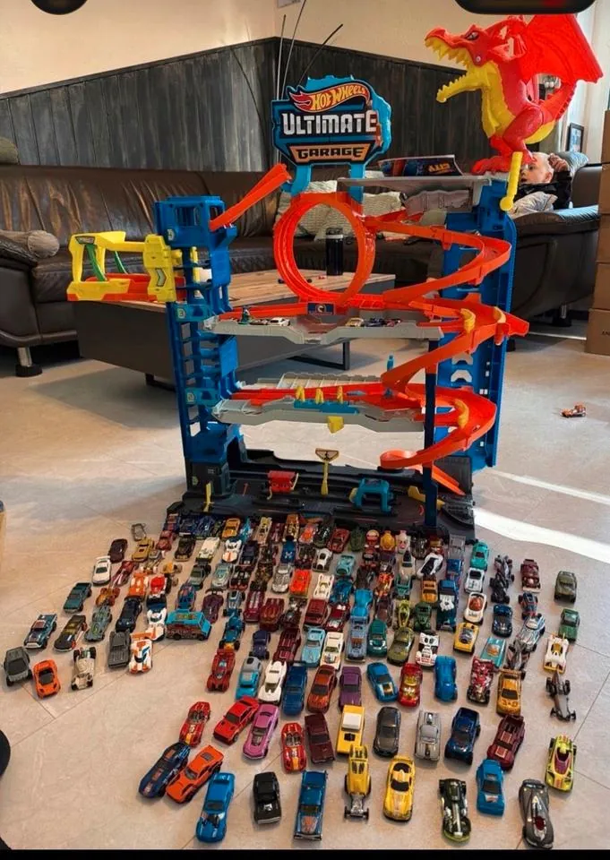 Hot Wheels Garage
