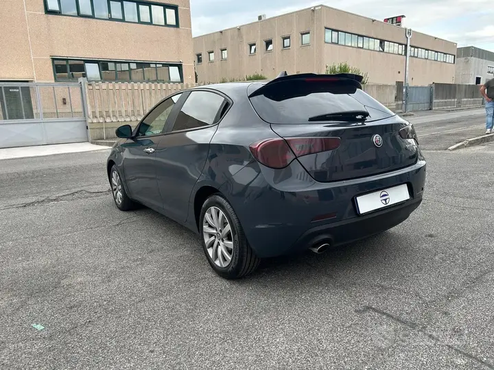 Alfa Romeo Giulietta 2016 photo 4