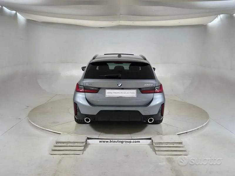 BMW 3 Series 2024 photo 4