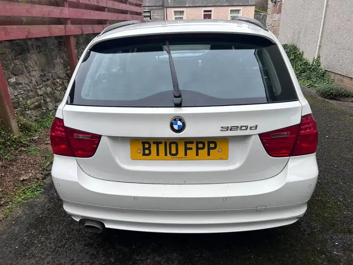 BMW 3 Series 2010 photo 4