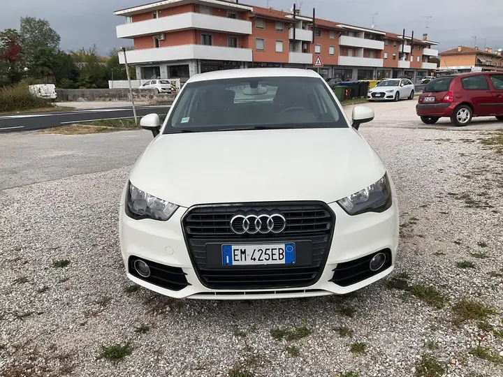 Audi A1 2012 photo 2