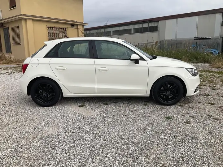 Audi A1 2012 photo 3