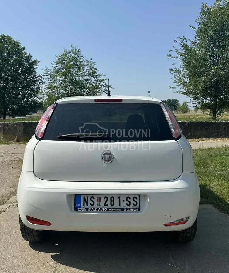 Fiat Grande Punto 2012 photo 2