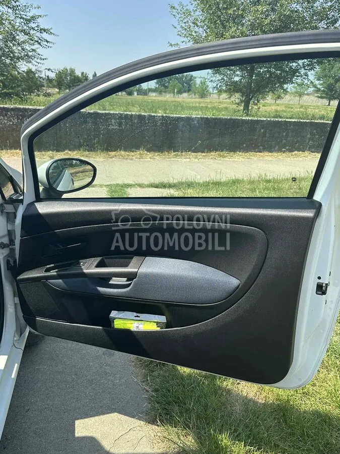 Fiat Grande Punto 2012 photo 5