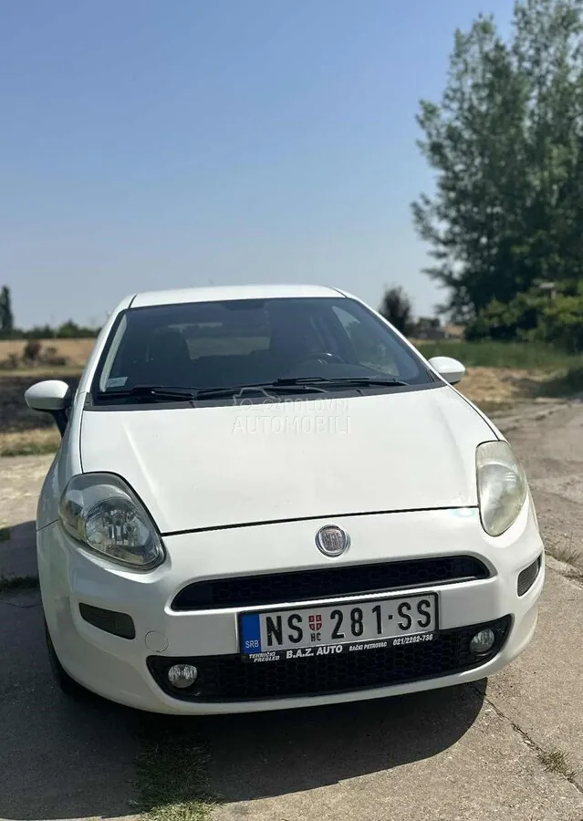 Fiat Grande Punto 2012 photo 3