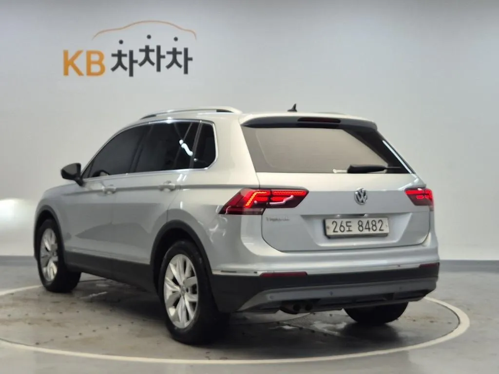 Volkswagen Tiguan 2018 photo 2