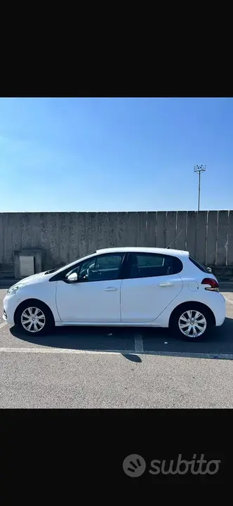 Peugeot 208 2016 photo 3