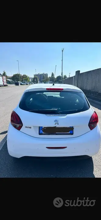 Peugeot 208 2016 photo 2