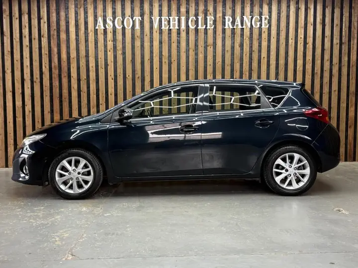 Toyota Auris 2014 photo 4