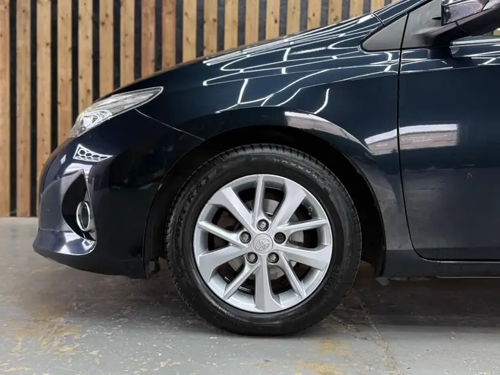 Toyota Auris 2014 photo 3
