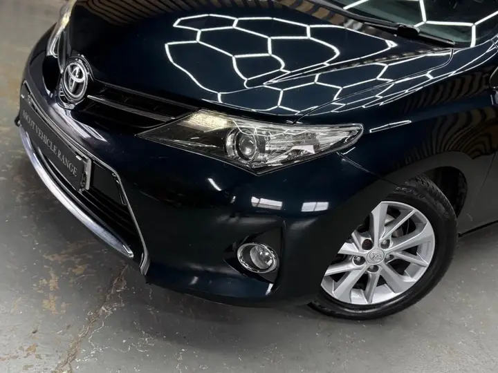 Toyota Auris 2014 photo 2