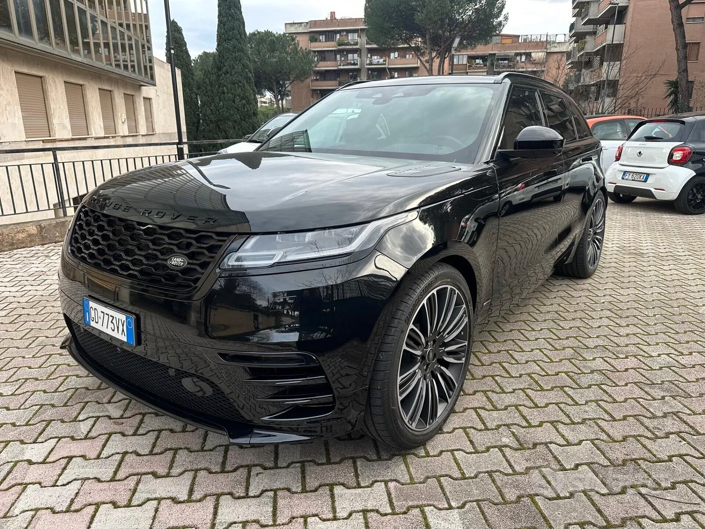 Land Rover Range Rover Velar 2021 photo 3