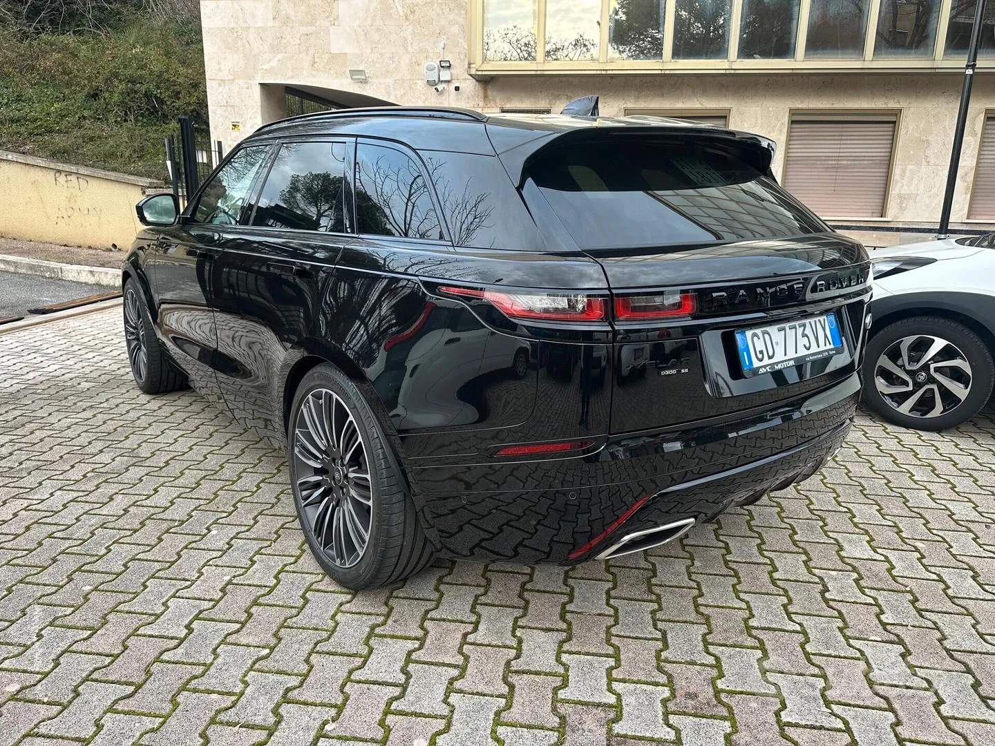 Land Rover Range Rover Velar 2021 photo 4