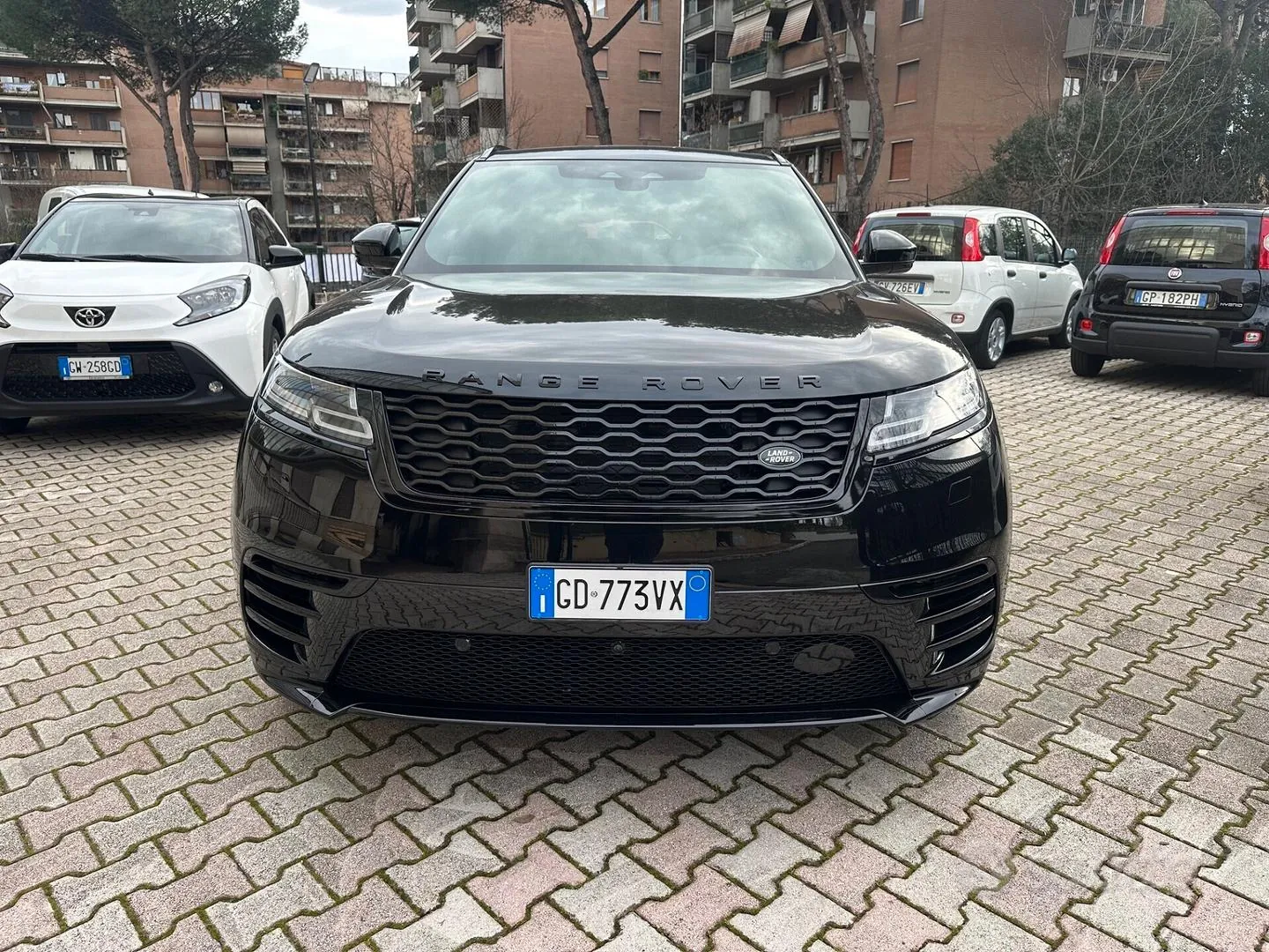 Land Rover Range Rover Velar 2021 photo 2