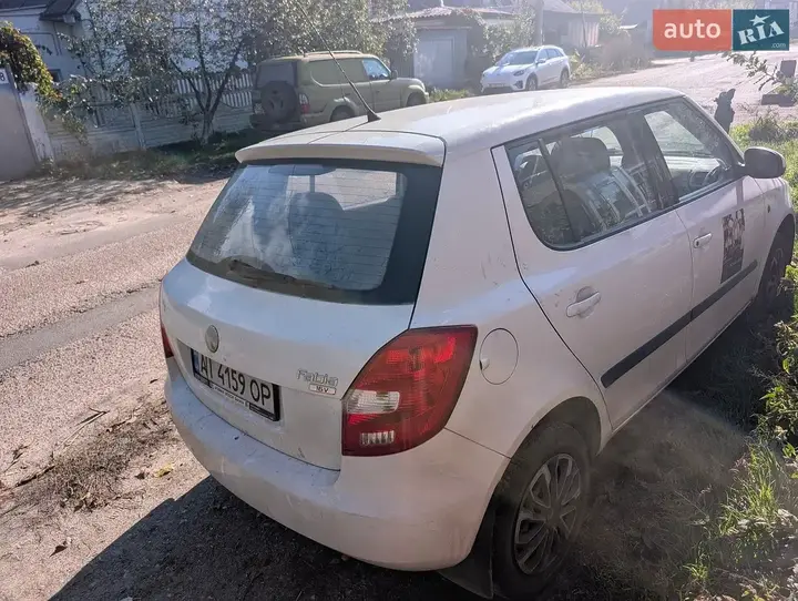 Skoda Fabia 2009 photo 2