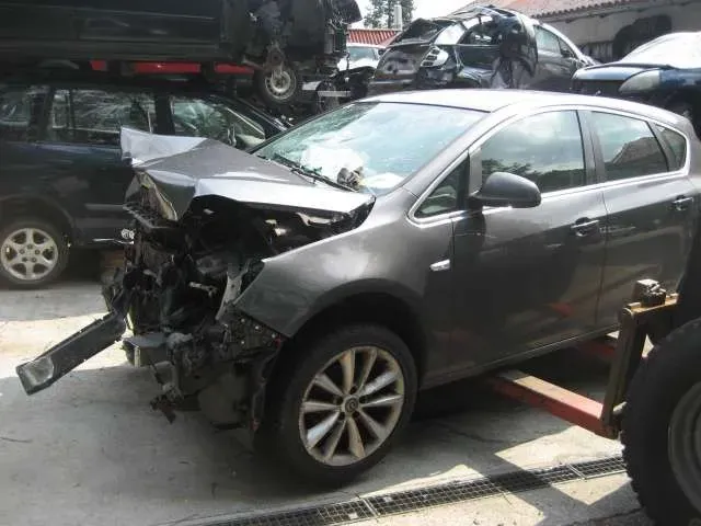 Opel Astra 2011 photo 3