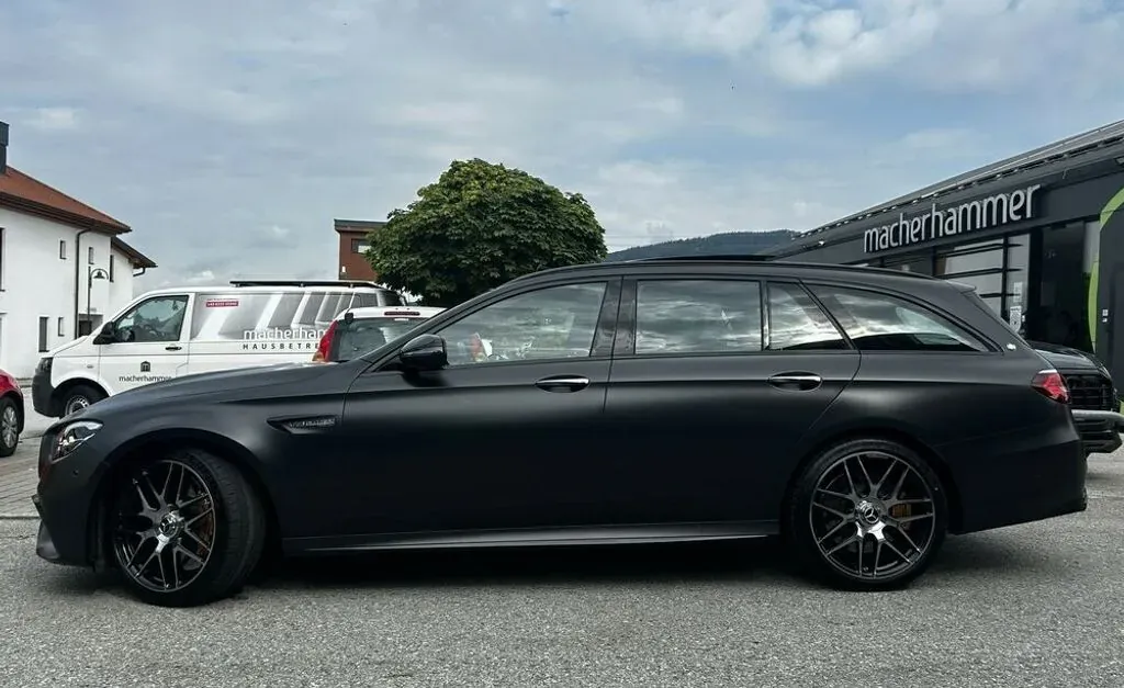 Mercedes-Benz E-Class 2023 photo 3