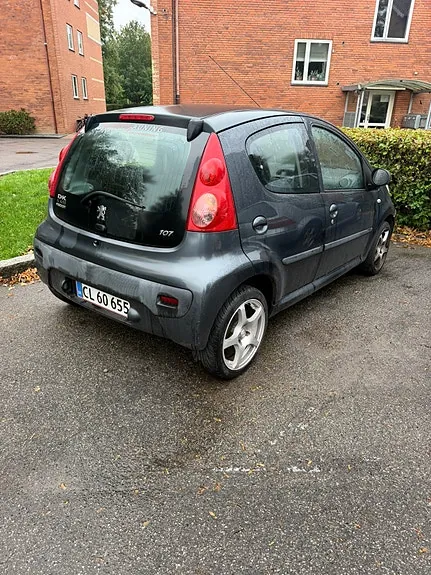 Peugeot 107 2010 photo 2