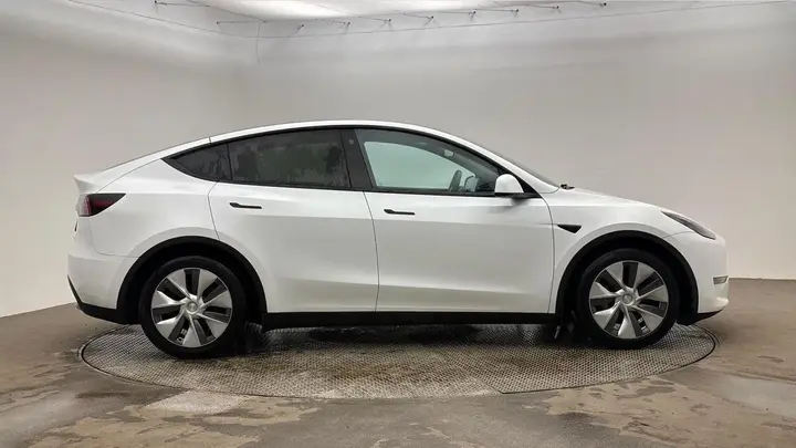 Tesla Model Y 2023 photo 3