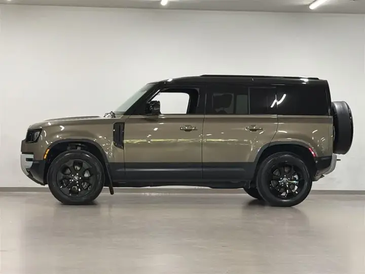 Land Rover Defender 2025 photo 4