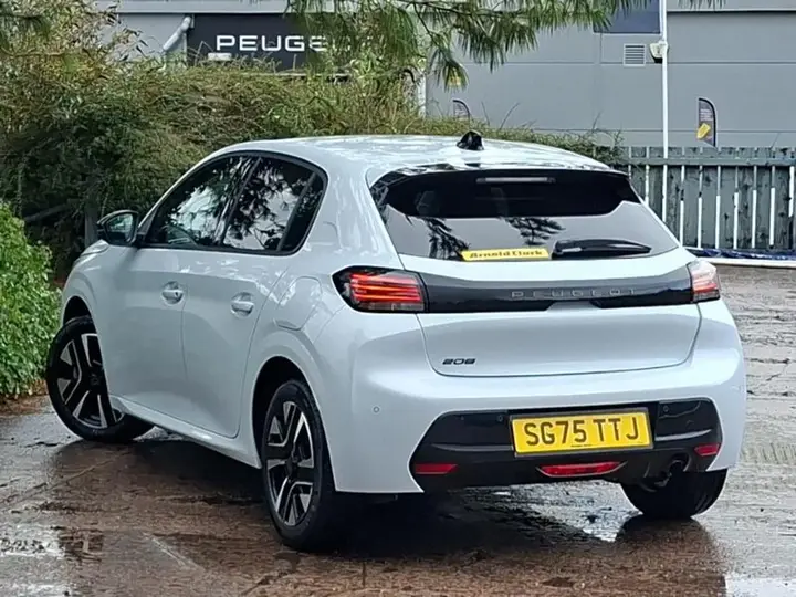 Peugeot 208 2025 photo 2