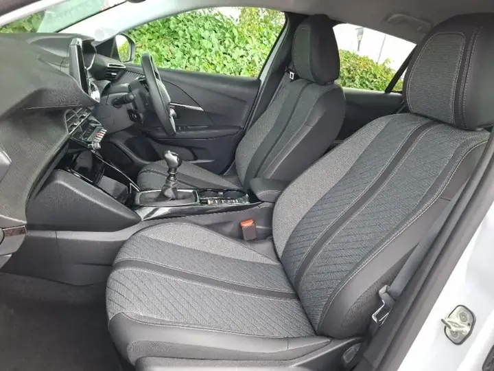 Peugeot 208 2025 photo 5