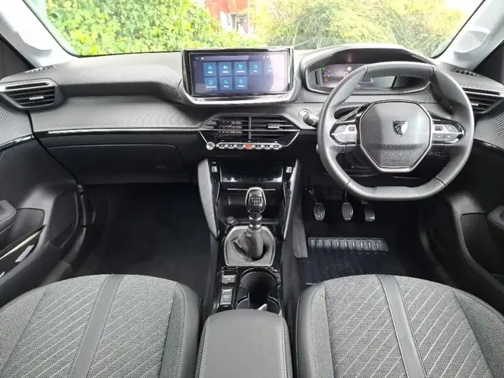 Peugeot 208 2025 photo 3