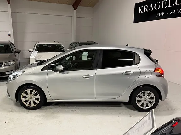 Peugeot 208 2017 photo 2