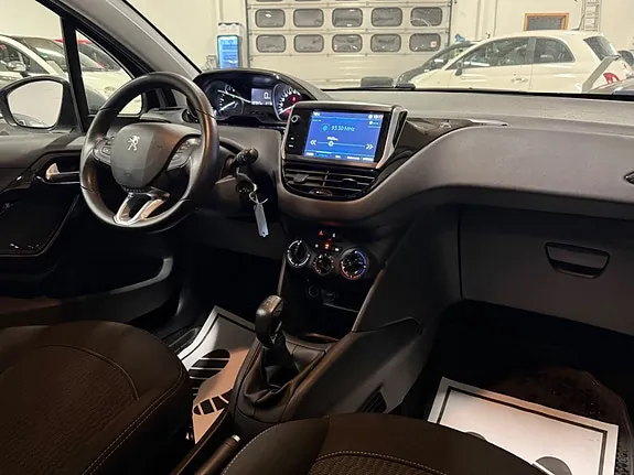 Peugeot 208 2017 photo 5