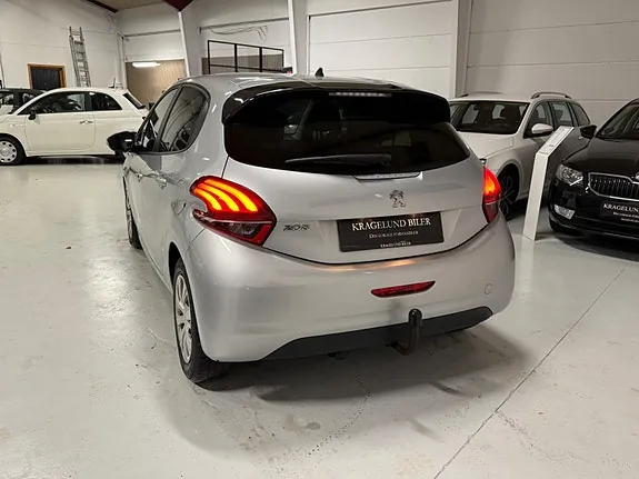 Peugeot 208 2017 photo 3