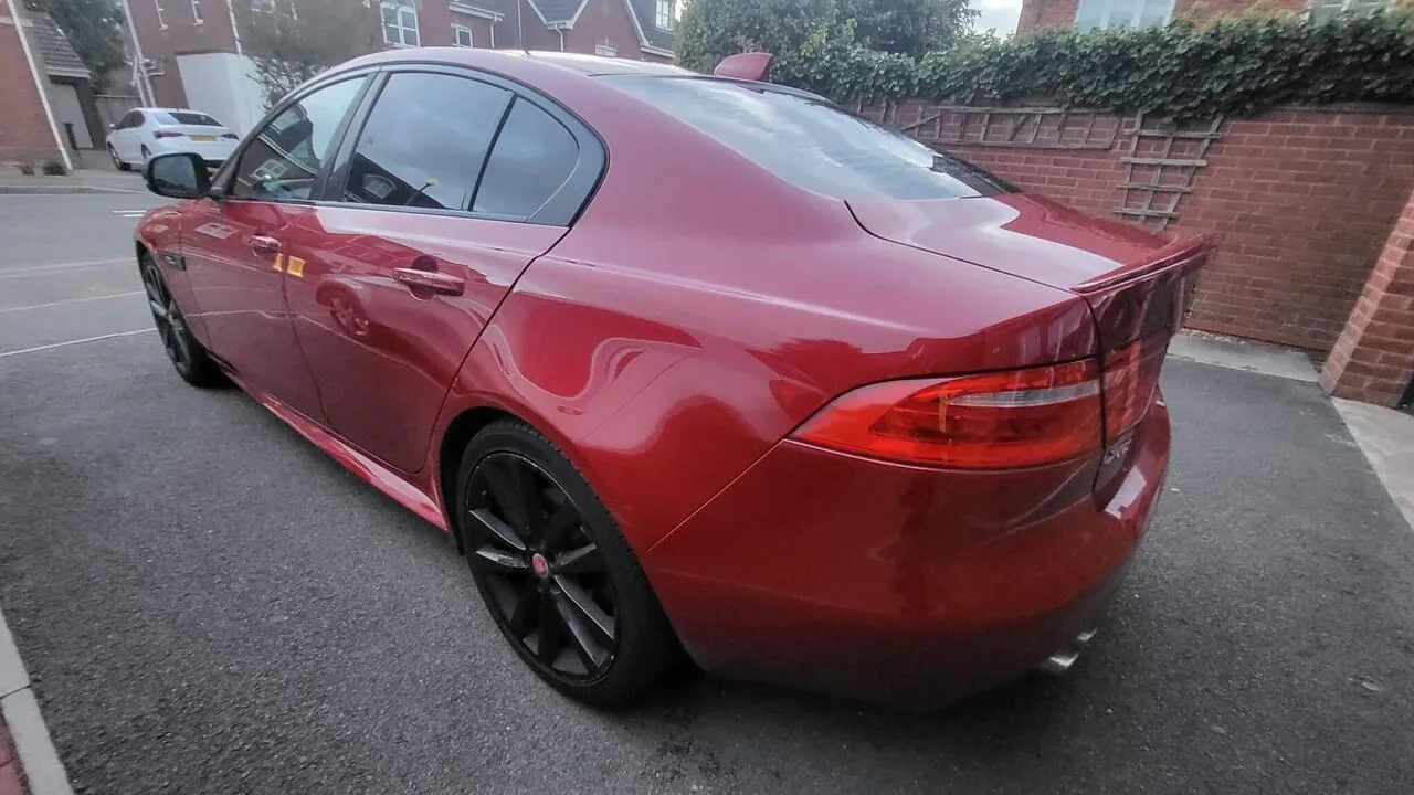 Jaguar Xe 2016 photo 2
