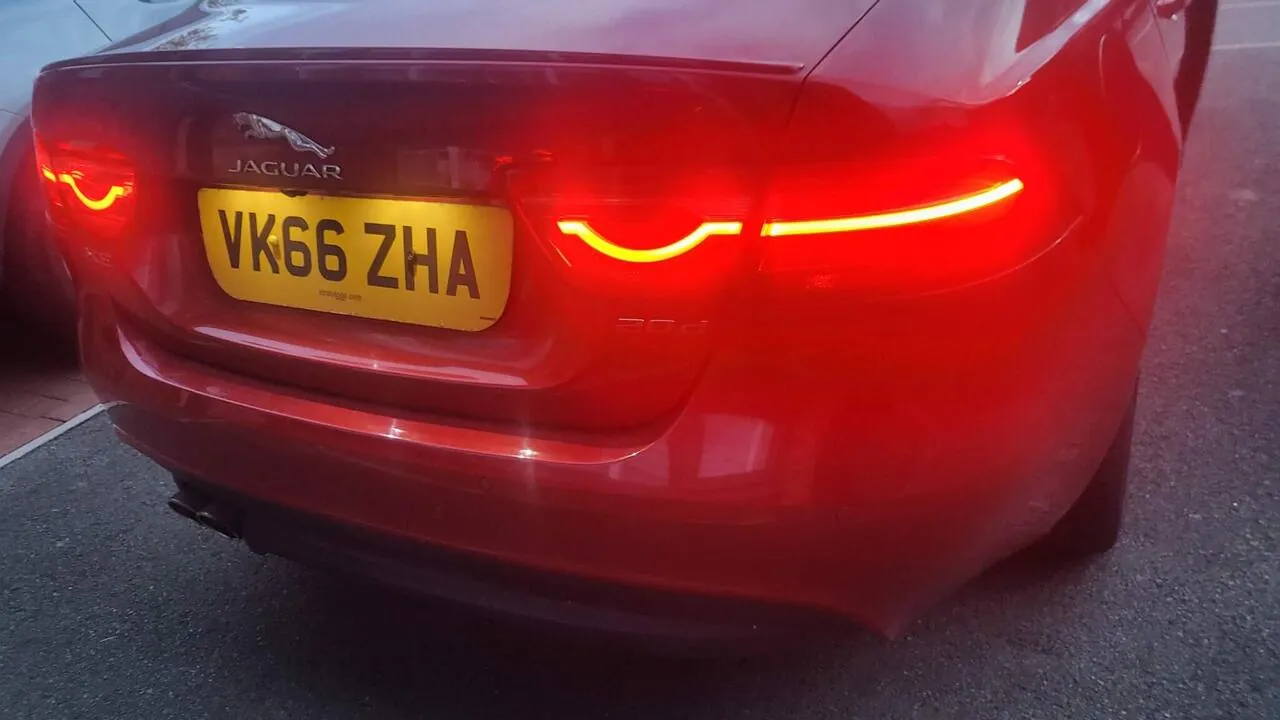Jaguar Xe 2016 photo 4