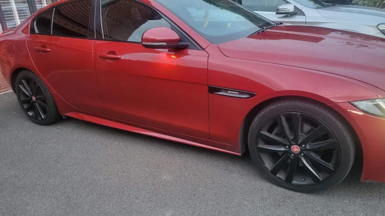 Jaguar Xe 2016 photo 3