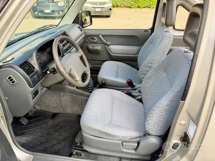 Suzuki Jimny 2005 photo 5